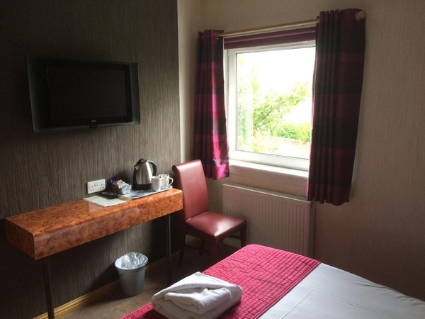 Double Room Photo 4