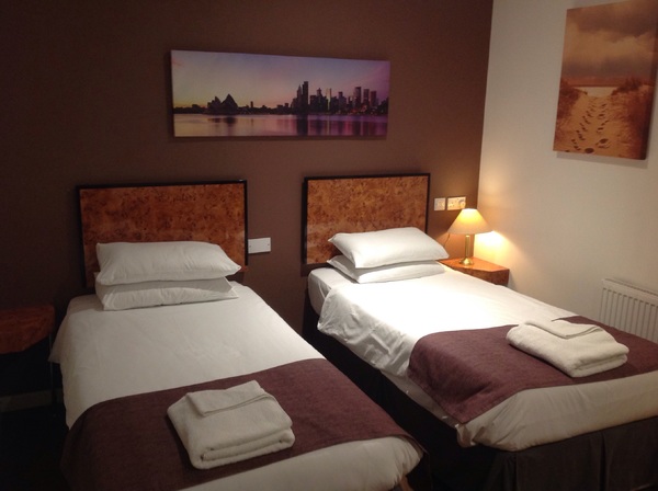 Twin Room Photo 3